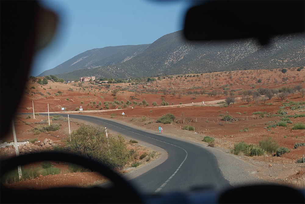 На дорогах между городами в Марокко мало машин