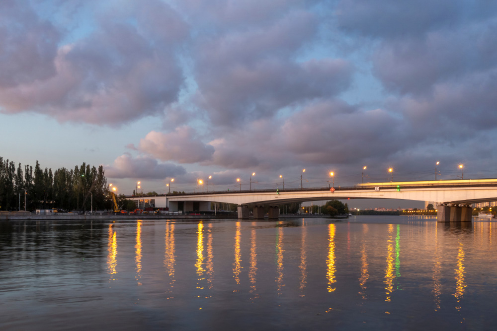Нагатинский мост соединяет станции метро «Коломенская» и «Технопарк». Источник: Julia Ar / Shutterstock