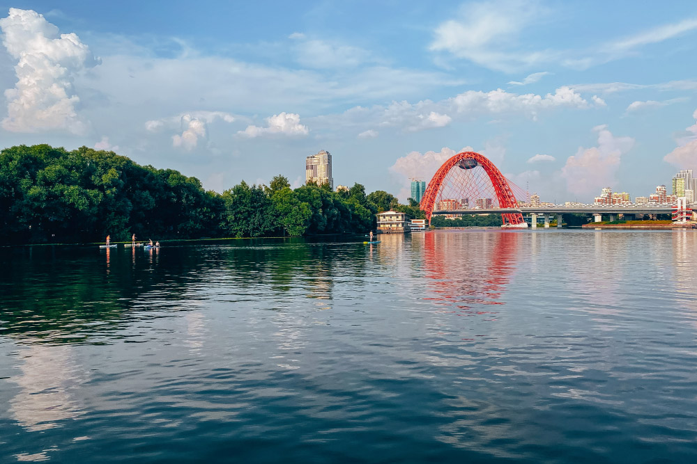 Москва-река рядом с Живописным мостом — популярное место для вейксерфинга