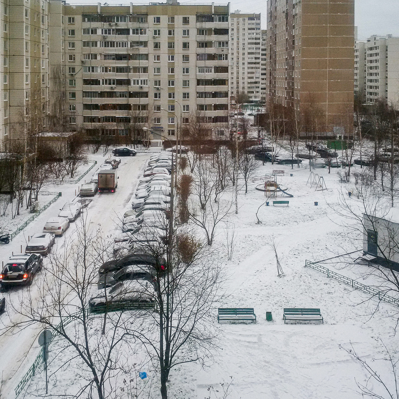 Угнетающий вид из окна в Зеленограде