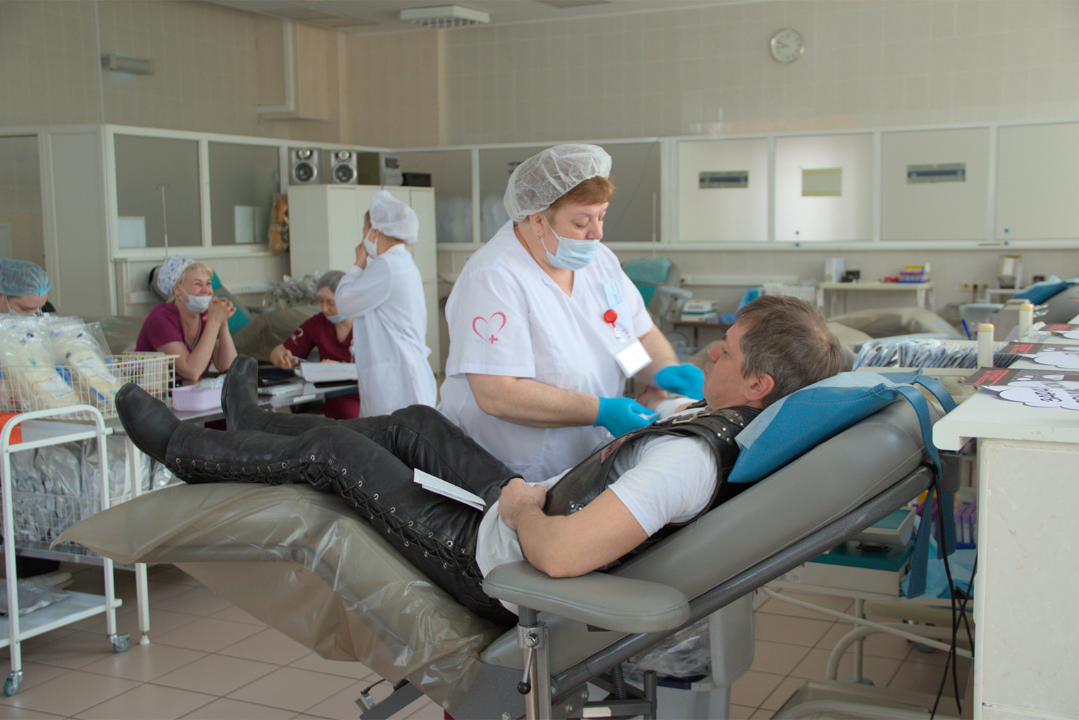 У нас сложились добрые отношения с персоналом Центра крови Гаврилова, они каждый раз нам рады. Фотография: Дарья Сулимова