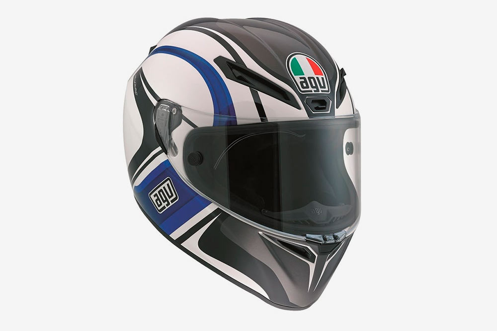 Мой шлем итальянской фирмы AGV стоил 8000 ₽. Покупала б/у, но он удачно подошел по цветовой гамме к остальной одежде. Некоторые мотоциклисты выбирают шлемы поярче: так их лучше видно в потоке транспорта