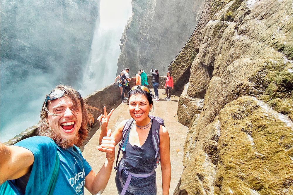 На водопаде Пайлон-дель-Дьябло в Эквадоре