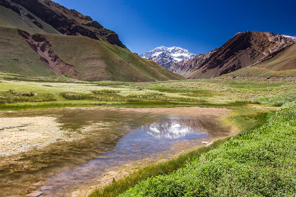 Вид на Аконкагуа недалеко от международной дороги Аргентина — Чили