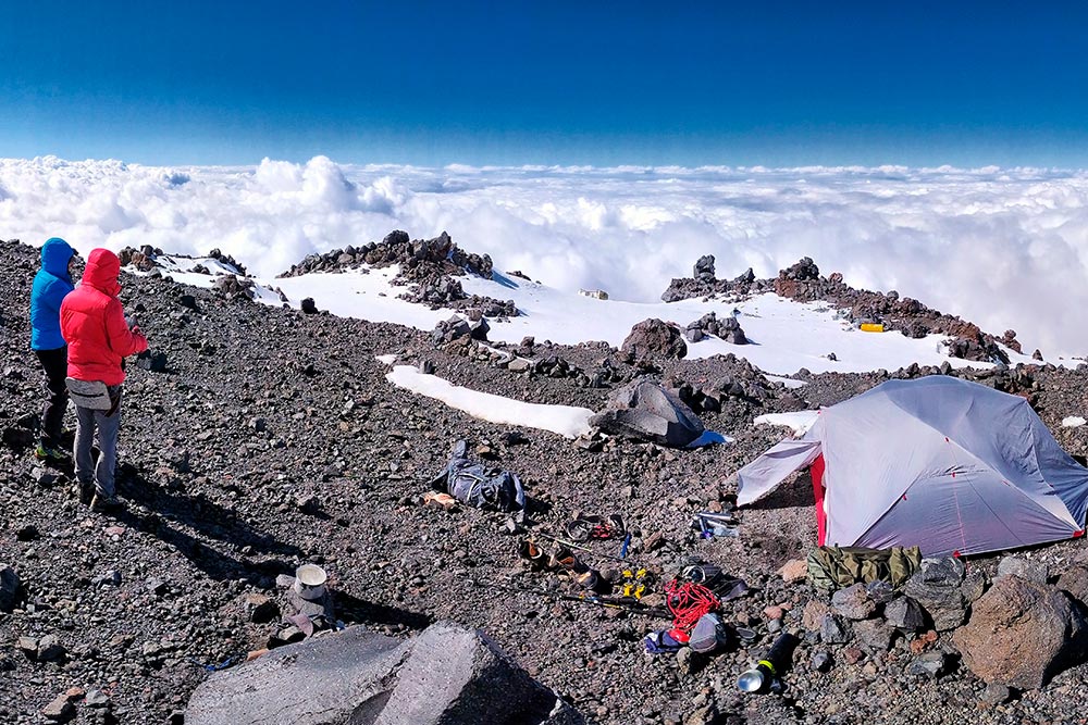 Лагерь на высоте 4700 метров. Здесь мы встретили одинокого путника