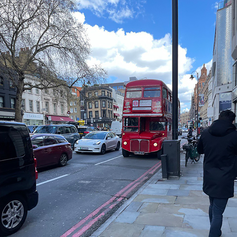 Сейчас красные двухэтажные автобусы старых моделей уже не работают на линиях в Лондоне, их используют для мероприятий или экскурсий