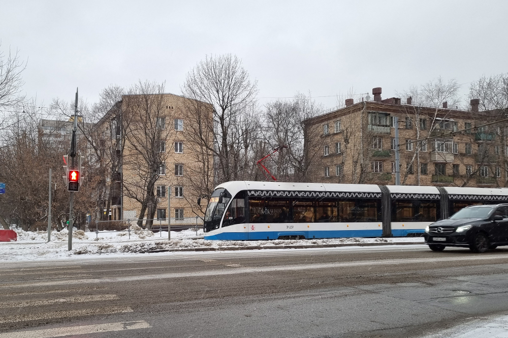 Трамвай № 26 ходит от метро «Октябрьская» до метро «Университет», а я на нем ездила на Черемушкинский рынок