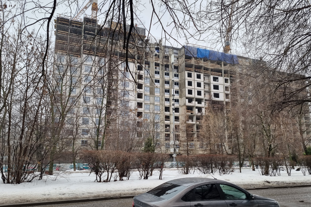 Этот дом строится по адресу Новочеремушкинская, 27. Срок ввода затягивается: планировали сдать еще в 2022 году
