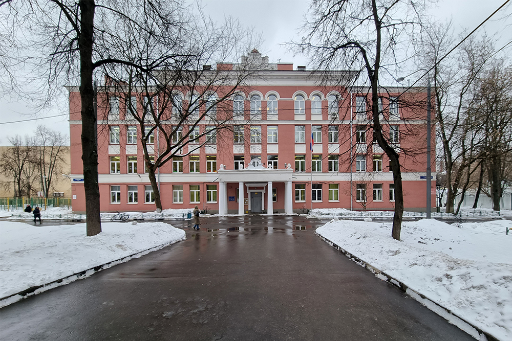 Школа № 199 на улице Вавилова — самое красивое из школьных зданий в районе