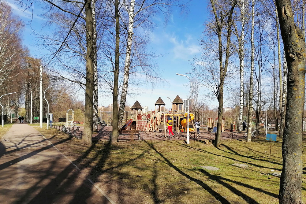 Детская площадка в Муринском парке