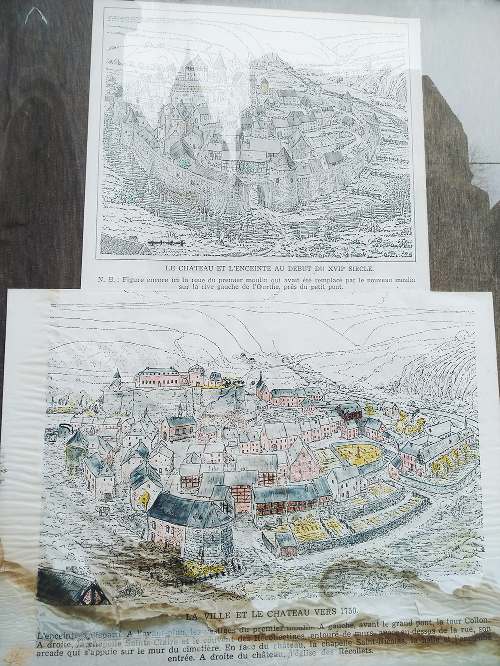 Эта карта висит в туристическом инфоцентре. Верхняя иллюстрирует, как город выглядел в 17 веке, а нижняя показывает планировку 1750 года
