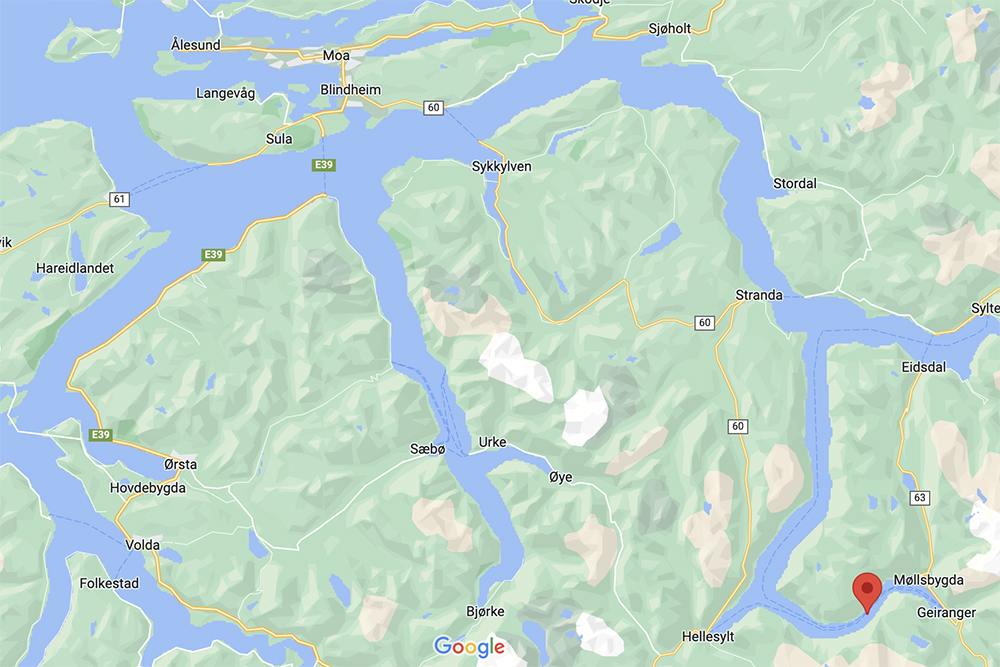 Длина Стур-фьорда — 93 километра. Гейрангер-фьорд — одно из его ответвлений