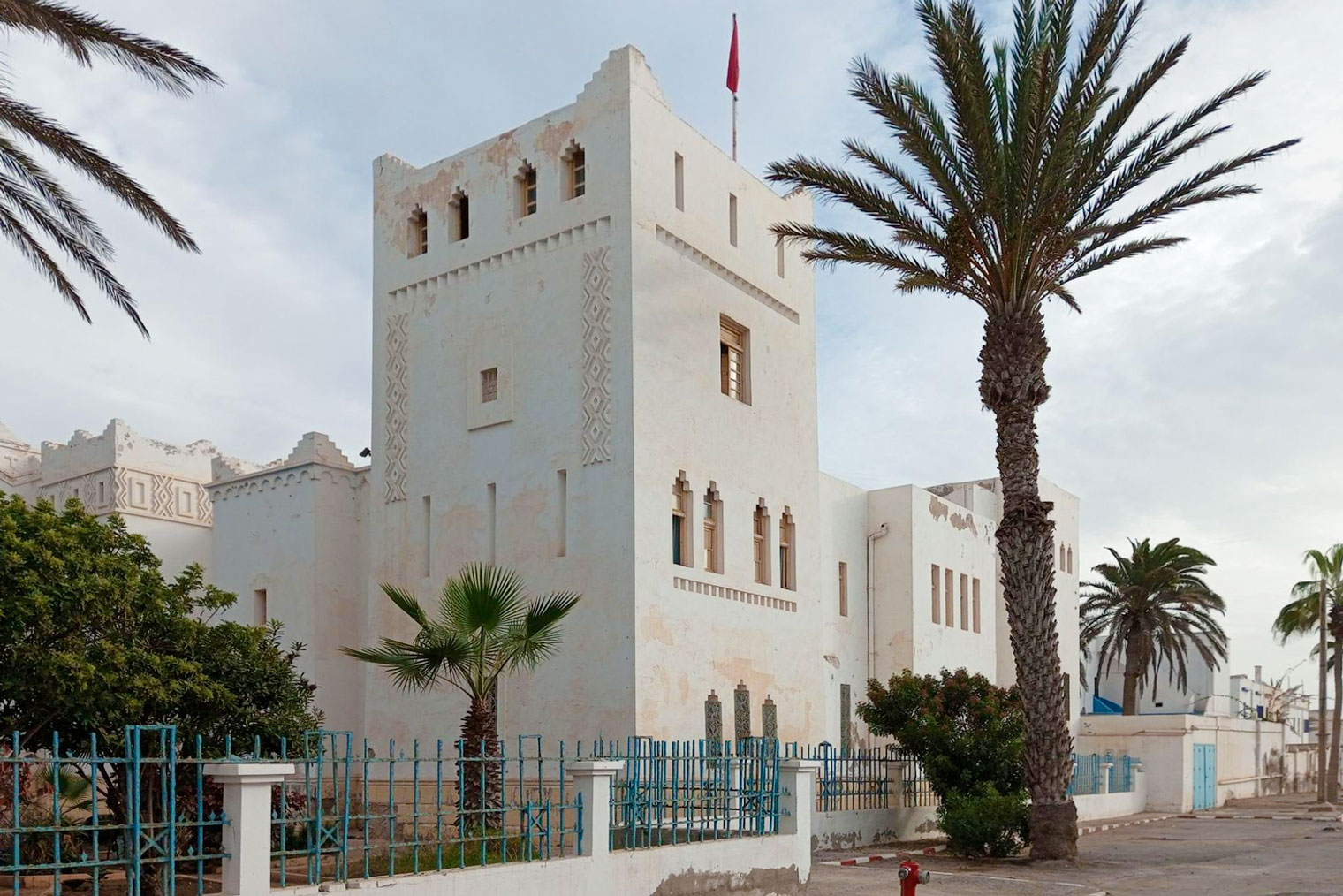 Королевский дворец с башенками в духе берберских крепостей
