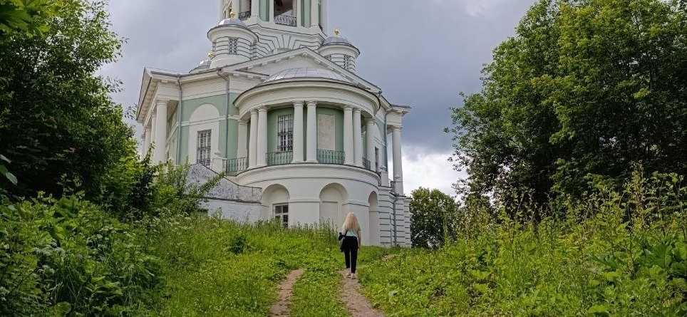 «Маленький город с шикарными церквями»: почему стоит посетить Торжок