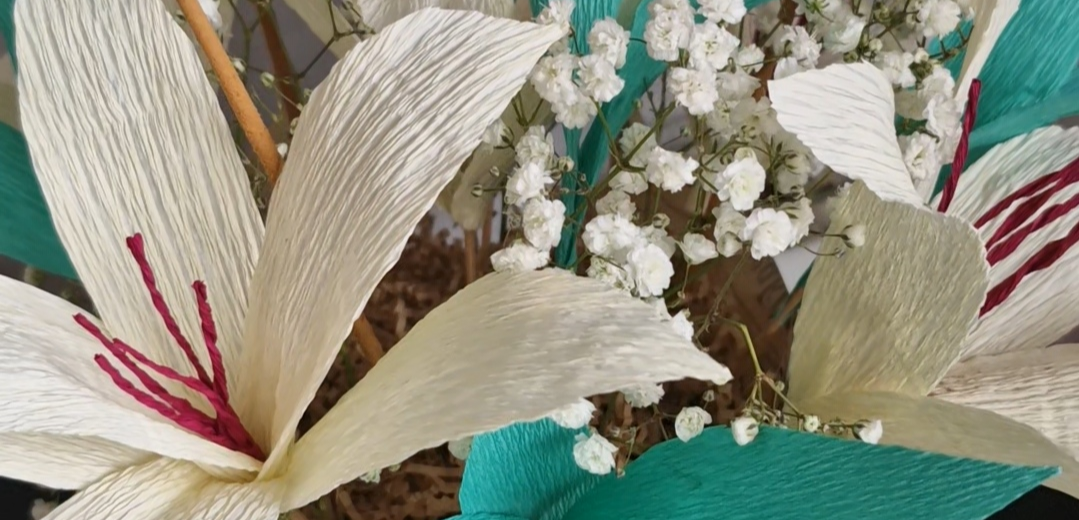 Я создаю арома-букеты, цветы из бумаги для декора и фотозоны и почти ничего на это не трачу