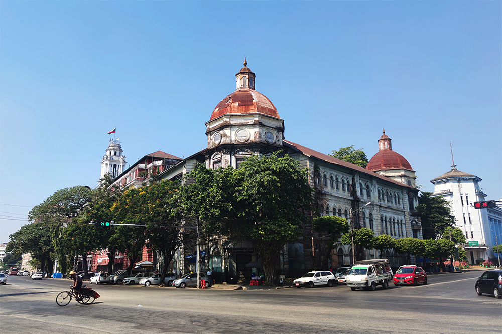 Здание таможни в Янгоне