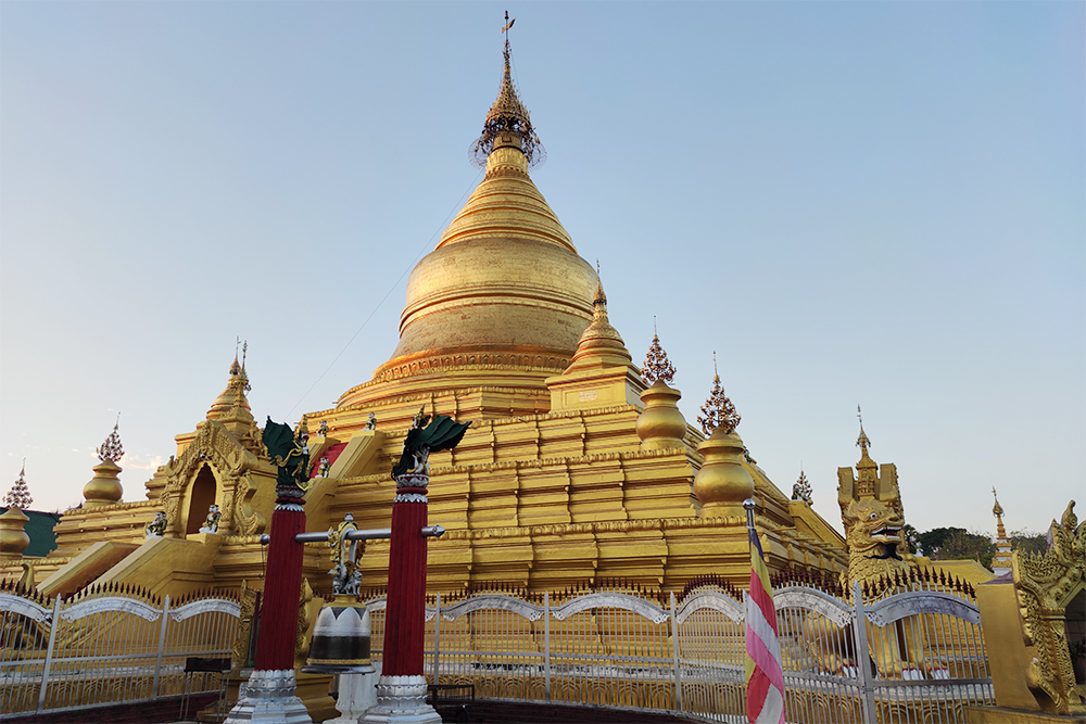 Пагода Kuthodaw в Мандалае
