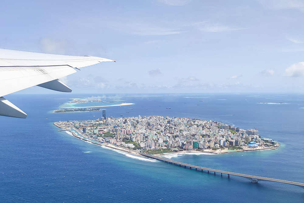 Так выглядит столица Мальдив — Мале — из окна самолета