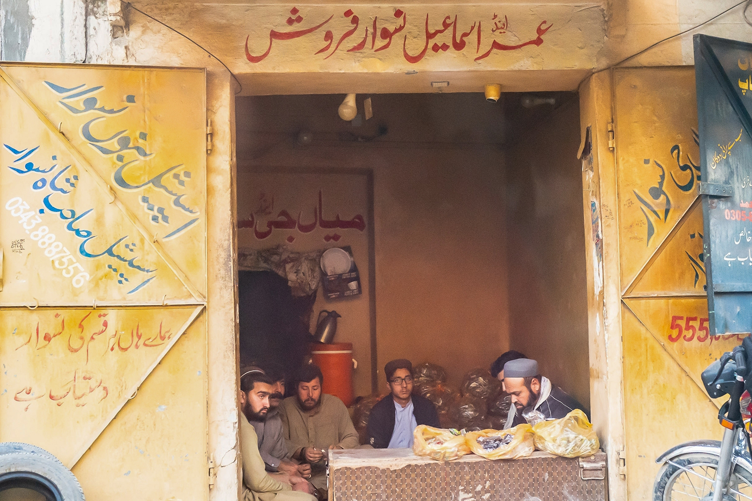 Магазин насвая в Пакистане. Фотография: Naveed Ashraf / Shutterstock