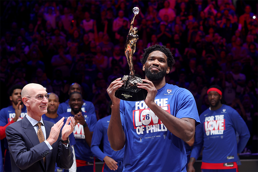 Трофей MVP регулярного сезона носит имя Майкла Джордана. Фото: Tim Nwachukwu / Getty Images