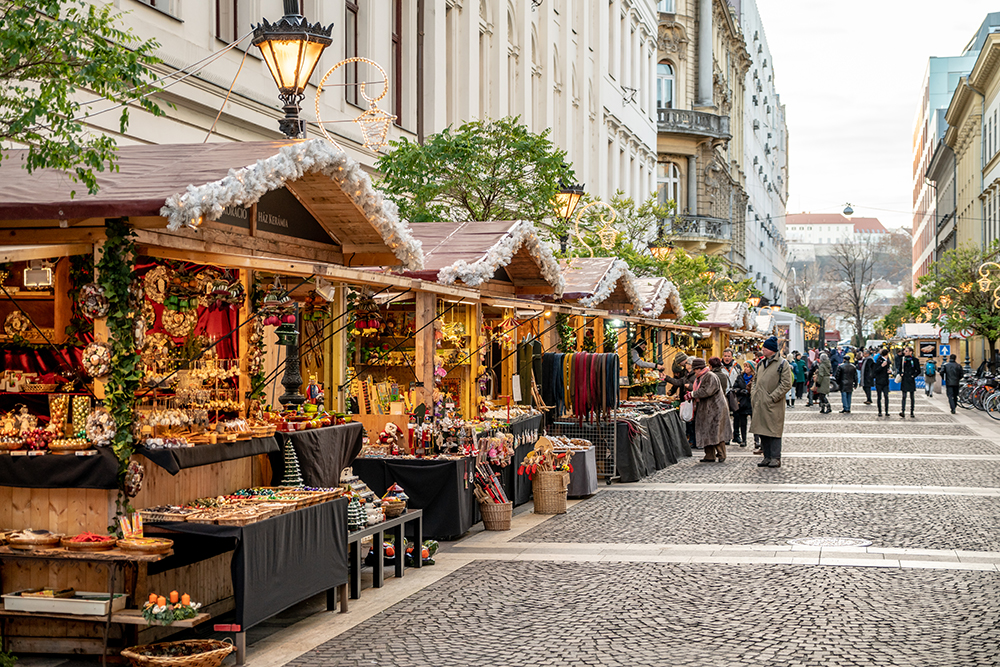 Будапешт делится на две части — Буду и Пешт. Фотография: Calin Stan / Shutterstock