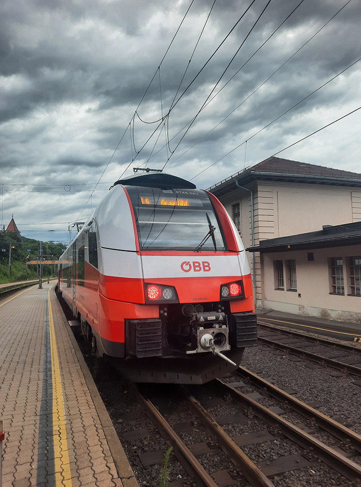Железнодорожная станция в Австрии, где я пересаживалась со словенского поезда на австрийский по пути из Марибора в Грац