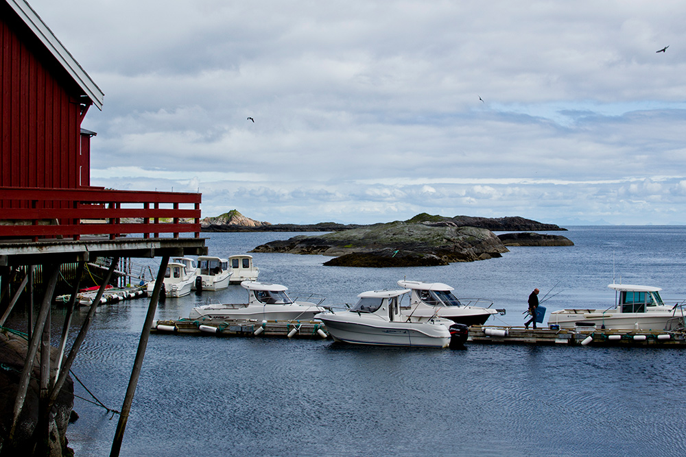 Жизнь большей части норвежцев связана с морем: страна зарабатывает на добыче нефти и рыболовстве