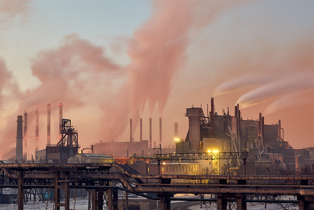 В Челябинске множество заводов, окружающих город