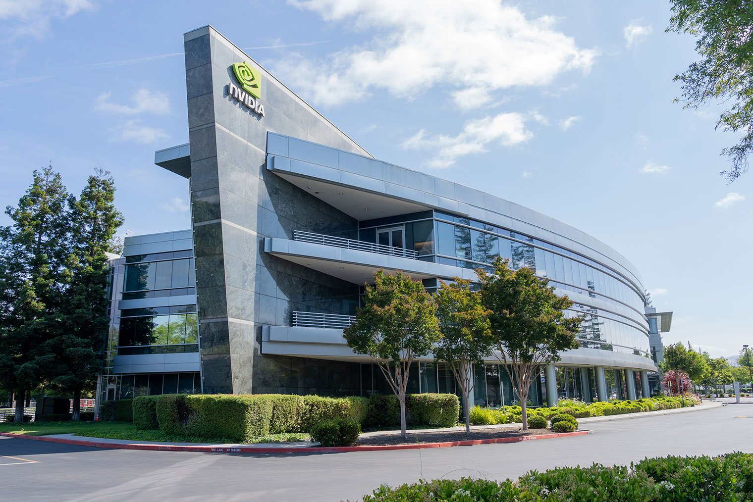 Штаб⁠-⁠квартира Nvidia в Калифорнии, США. Фотография: JHVEPhoto / iStock