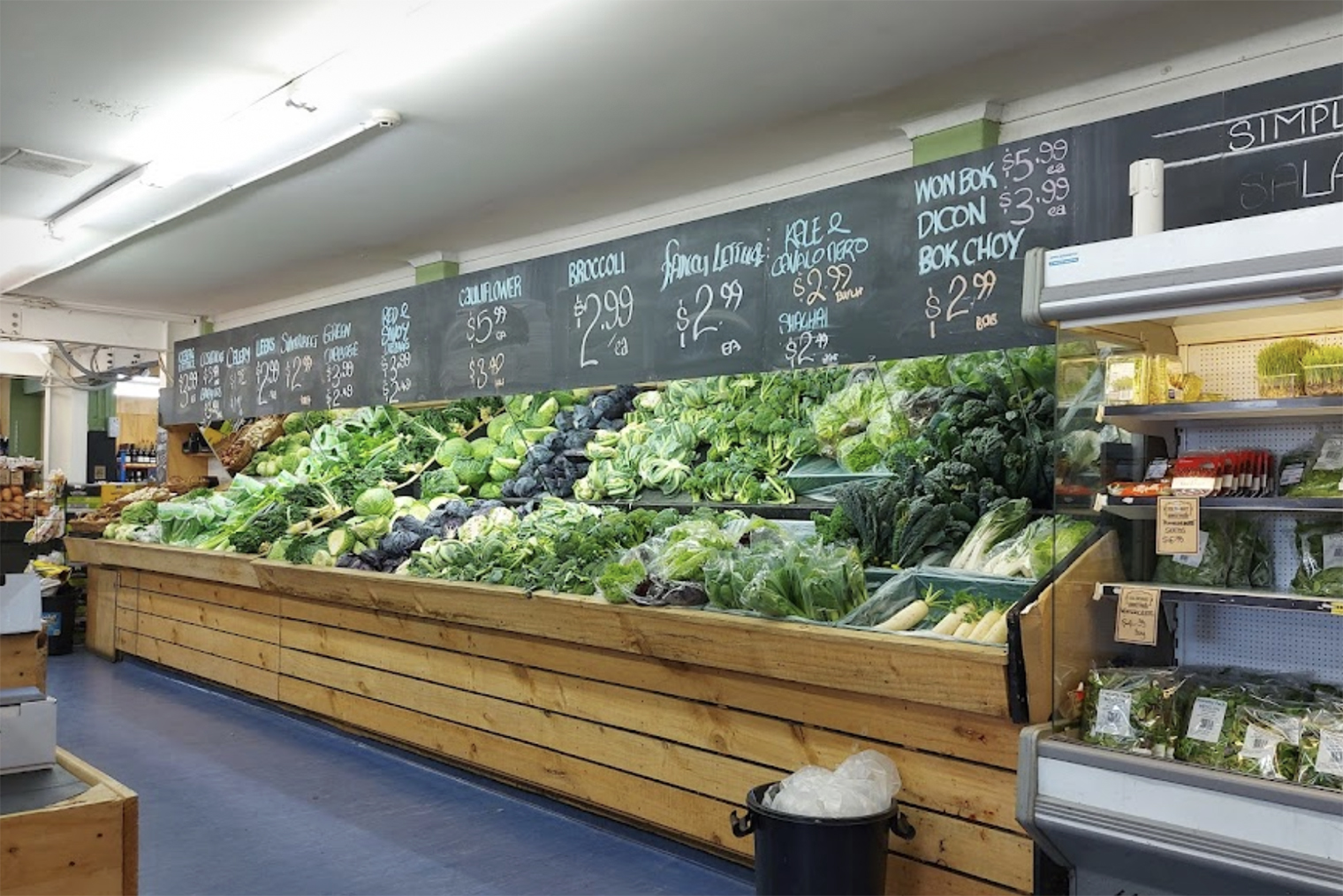 Так выглядит небольшой продуктовый Simply Fresh, куда мы на неделе заезжаем за овощами, фруктами или мясом. Фотография: google.com