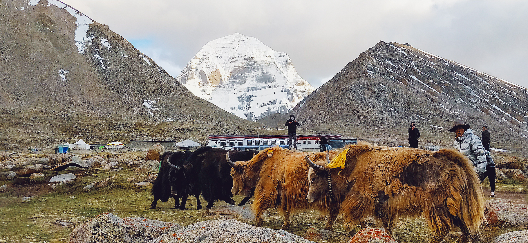Дорога над пропастью и суровые лежанки: 11 вещей, которые меня потрясли в Тибете