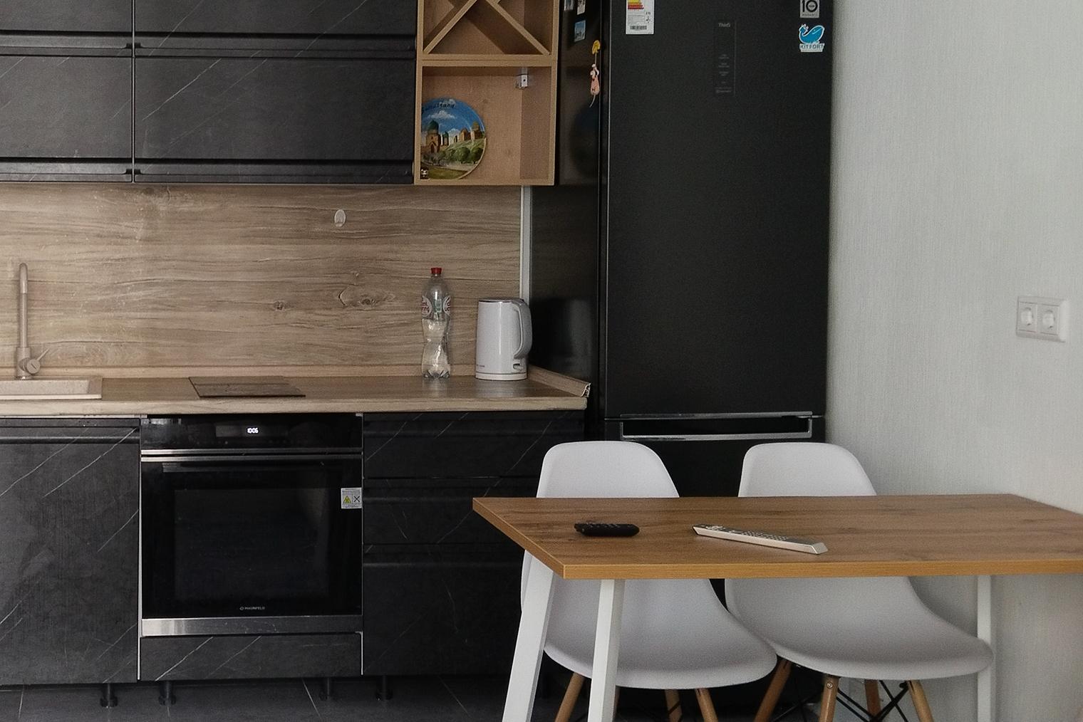 Размеры кухонного стола — 115 × 60 × 75 см