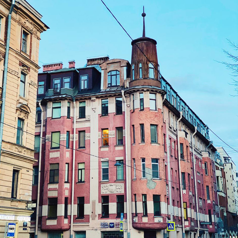 Я очень люблю улицы Петроградки и считаю, что это место в ближайшее время ждет джентрификация — реконструкция этих кварталов и благоустройство