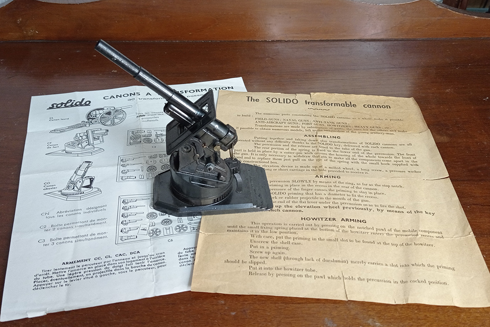 Французская зенитная пушка производителя Solido 1930⁠-⁠х годов. Продавалась на Vectis с оригинальными брошюрами за 15 £ (1427 ₽)