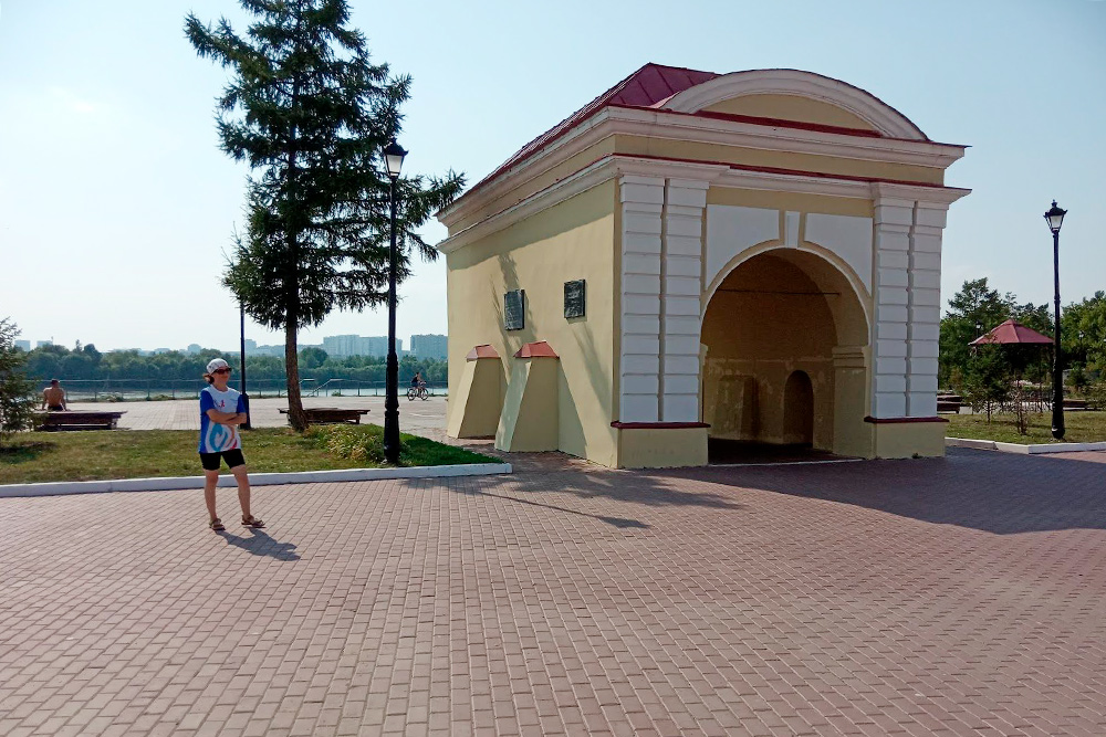 В 1850 году Достоевского провели в Омскую крепость через Тобольские ворота