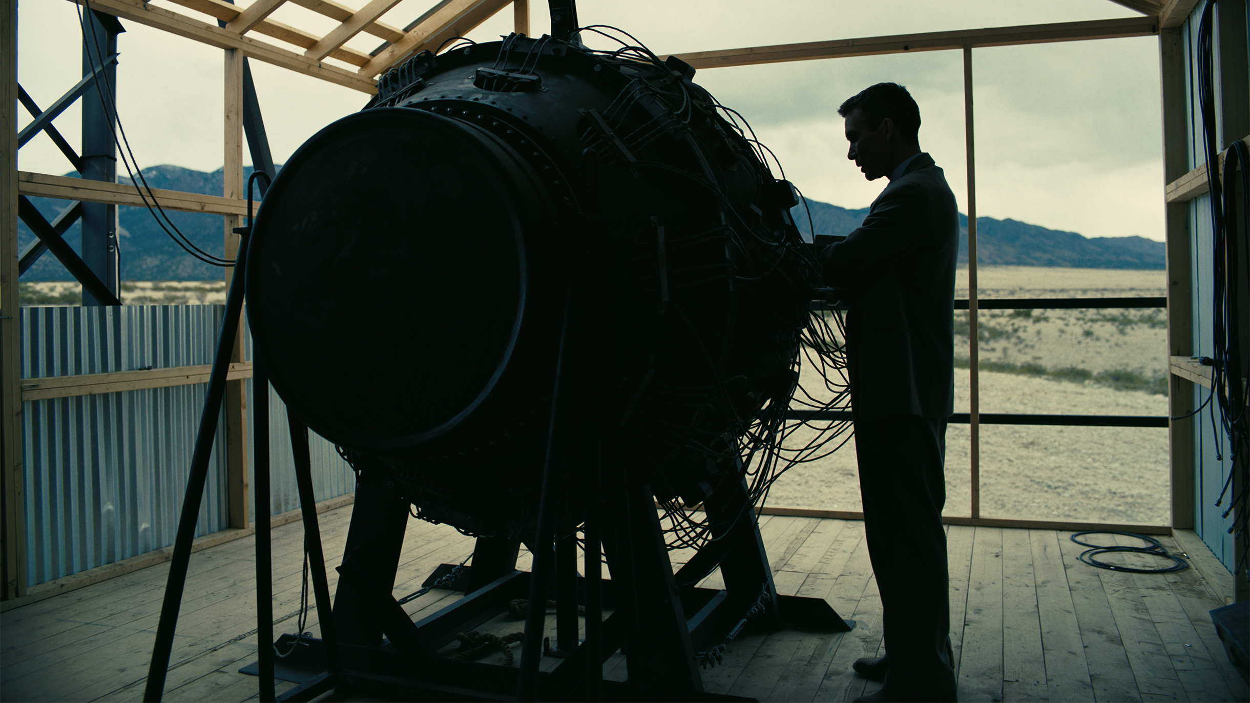 «Оппенгеймер»: о чем фильм, как снимали ядерный взрыв и есть ли в картине компьютерная графика