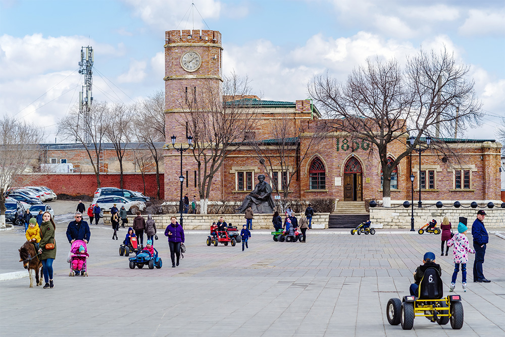 Сейчас в башне с курантами расположен музей истории Оренбурга. Источник: Vadim Orlov / Shutterstock