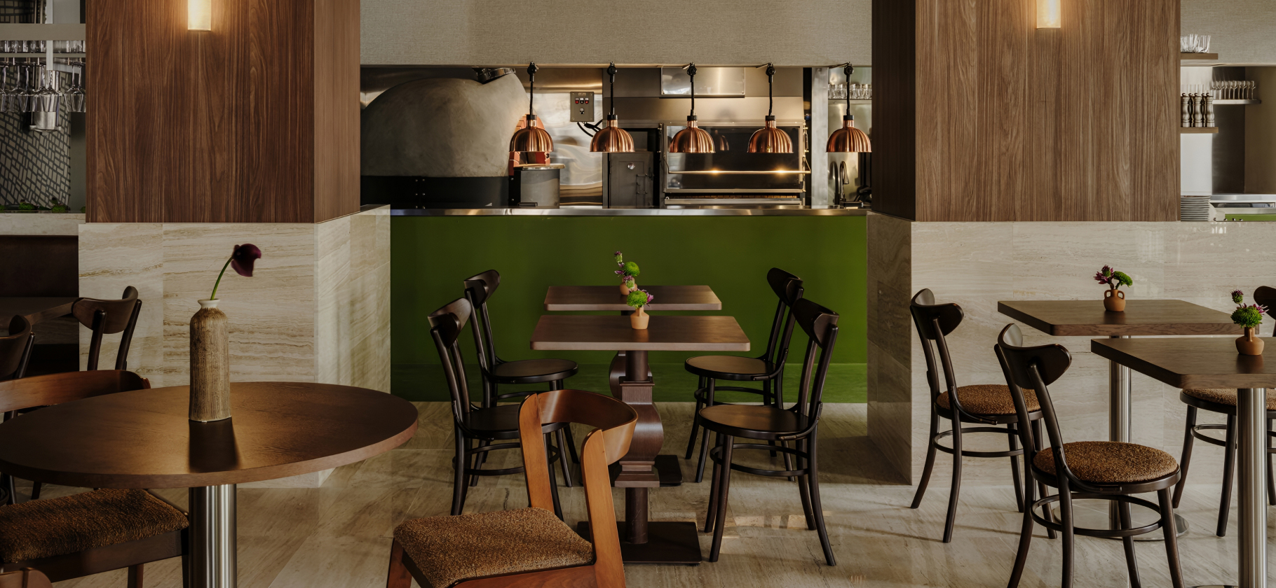 Пекарня в окне, городская вино­дельня и подвальный стейкхаус: лучшие новые рестораны Москвы в 2025 году