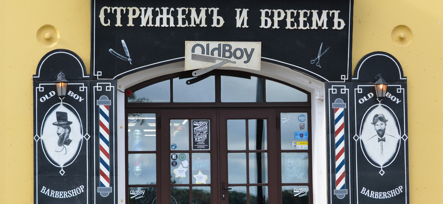 В России ограничат использование иностранных языков на вывесках: как это будет работать