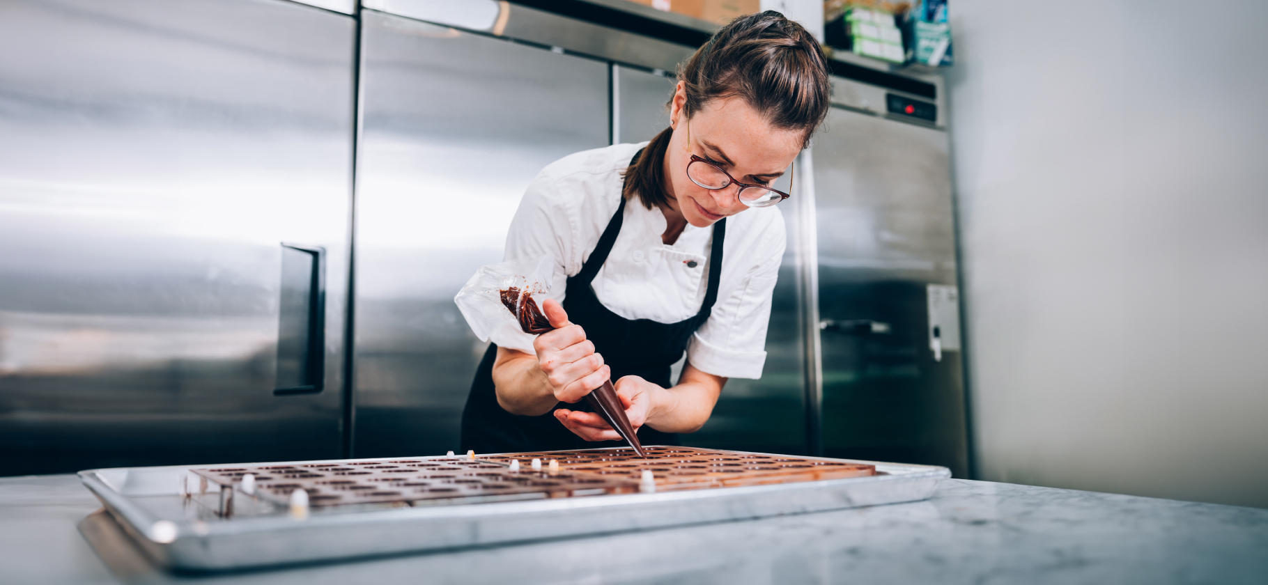 Починить кран, испечь торт и сшить пижаму: где научат работать руками в Москве