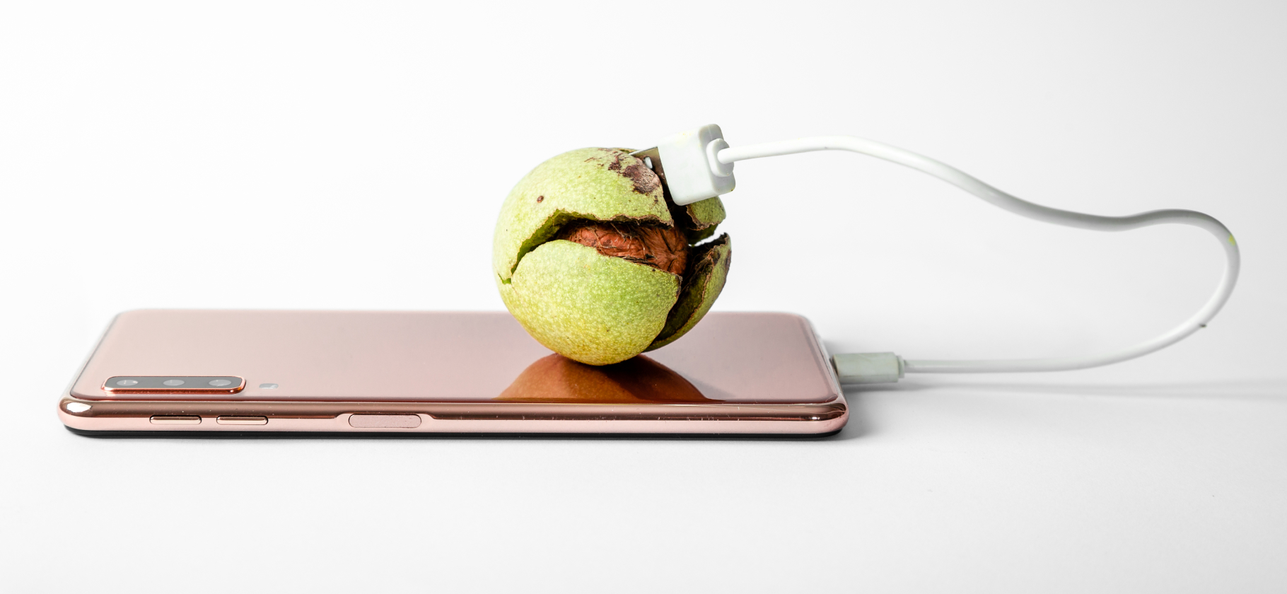 Как правильно заряжать телефон, чтобы гаран­ти­ро­ванно не спа­лить девайс и себя: 10 советов