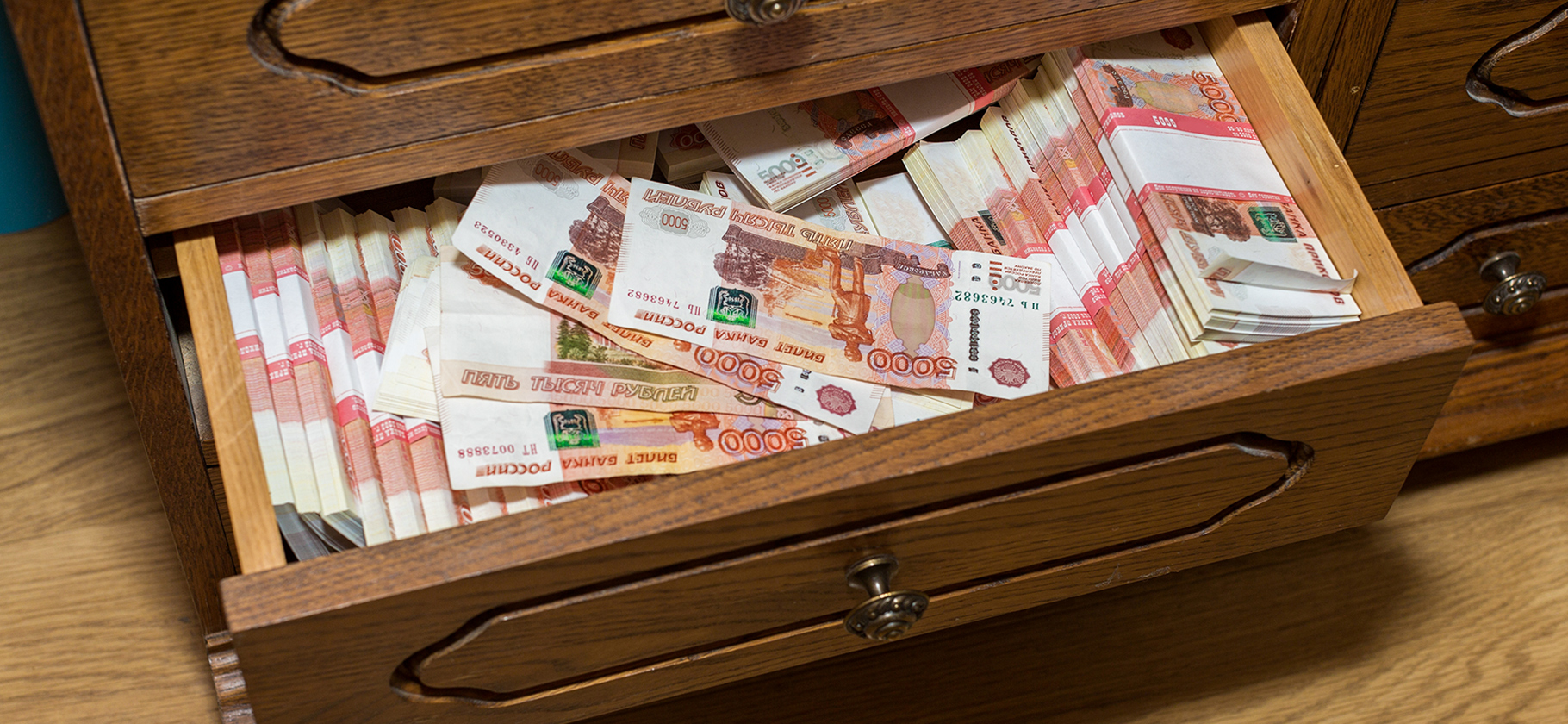 Средняя ставка по трехме­сячным вкладам в крупных банках упала ниже 17%