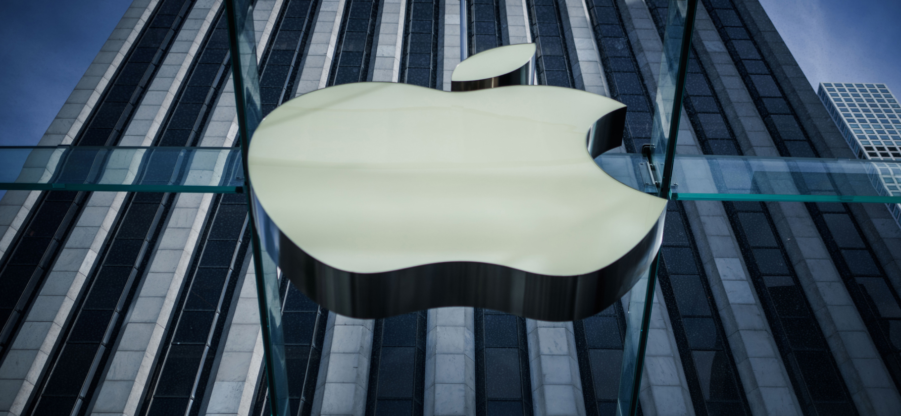 iPhone против ИИ: как изменился топ дорогих компаний мира за 10 лет