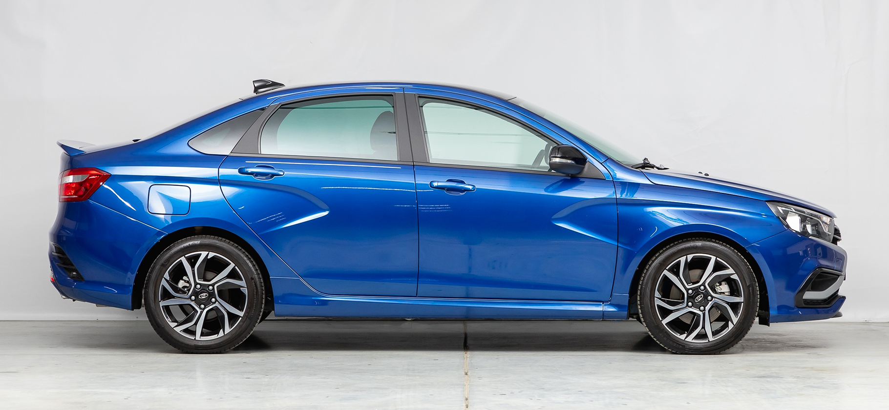 Минпромторг утвердил список машин, на кото­рые будут выдавать раз­решение для работы в такси в 2026 году