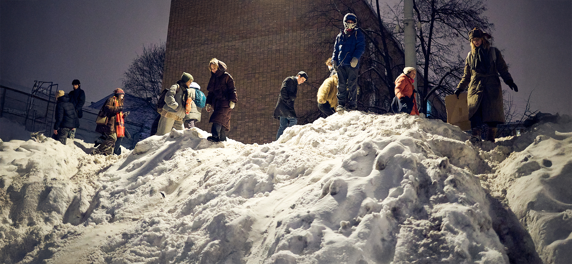 Посмотрите на Миусскую дюну — гору снега в Москве, которая стала мем-достопримечательностью