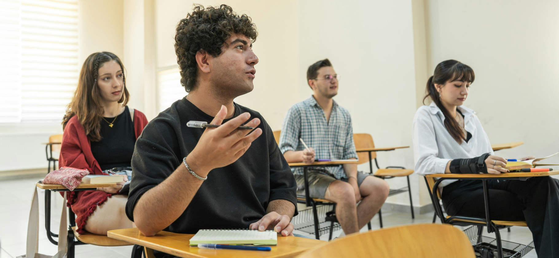 Какие меры под­держки пред­ла­гают мигрантам в разных странах