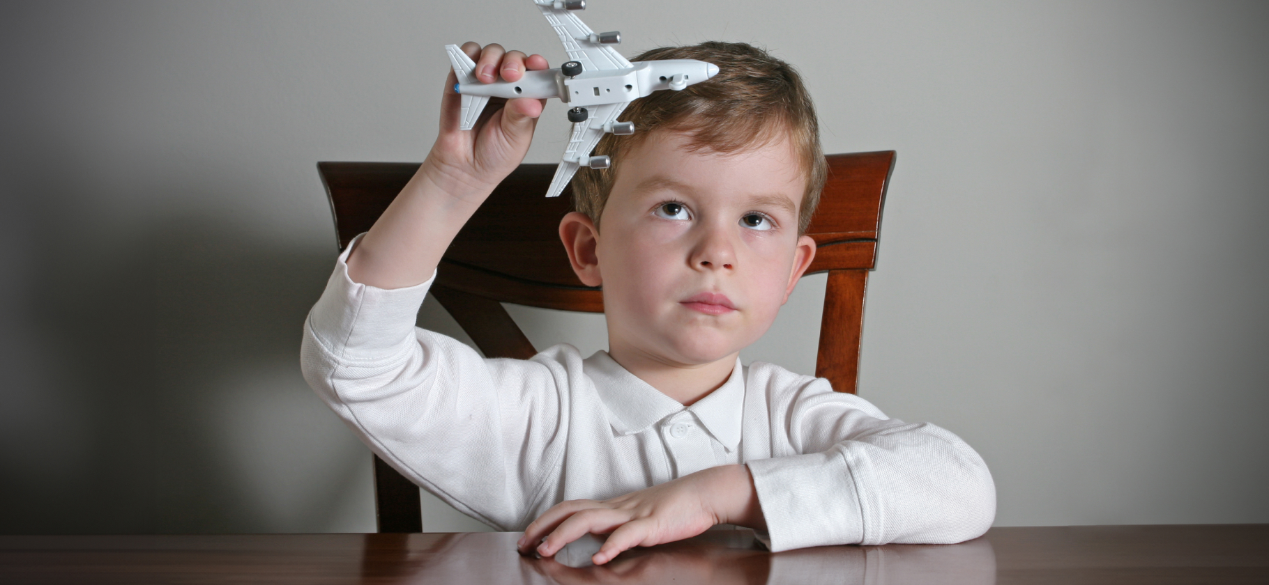 Странные игры и узость интересов: 13 признаков, что у ребенка может быть аутизм