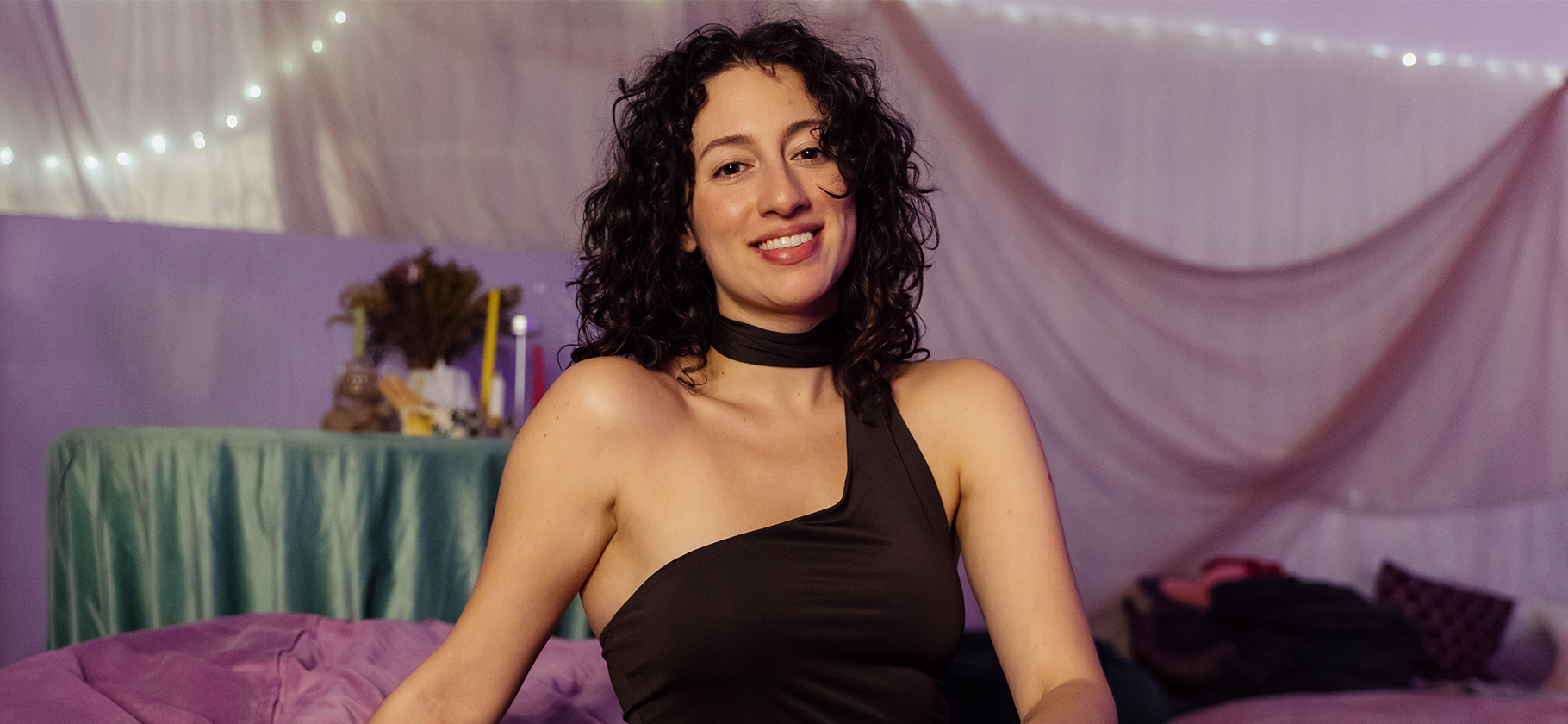 «Приходи пожам­каться за деньги»: как заработать на мероприятиях, где обнима­ются