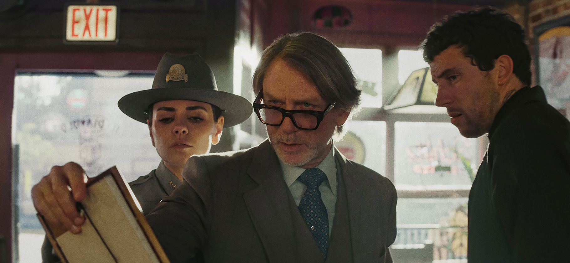 На Netflix вышел детектив «Достать ножи: Воскрешение покойника» с Дэниэ­лом Крэйгом