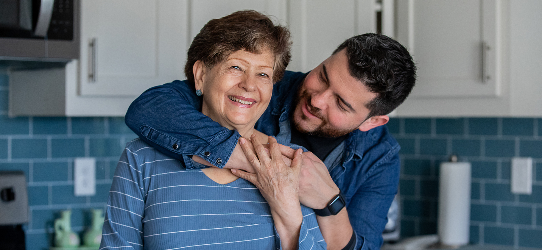 Матери чаще пере­водят деньги взрос­лым сыновьям, чем дочерям: исследо­вание Т⁠-⁠Банка